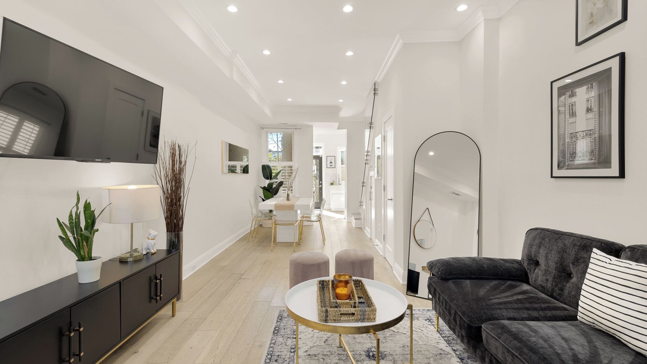 Photo of Livingroom in H Street Corridor