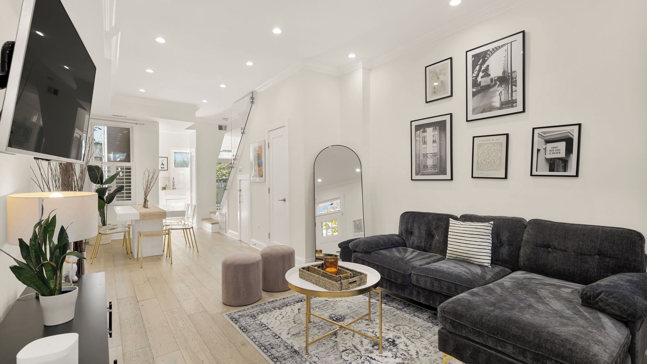 Photo of Livingroom in H Street Corridor
