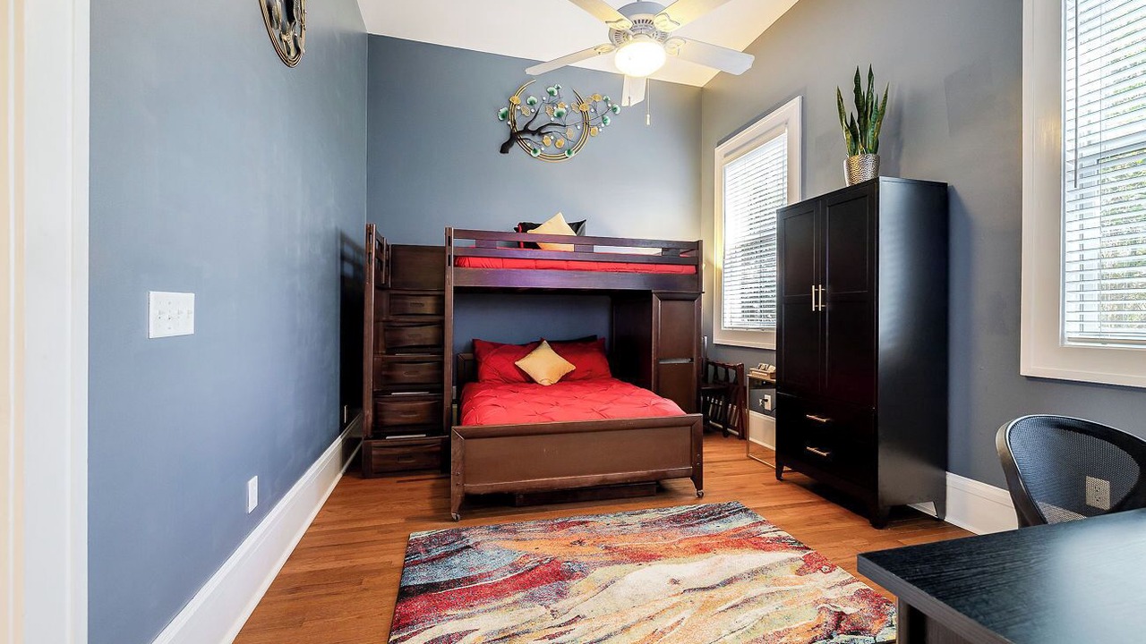 Photo of Bedroom in Metropolitan