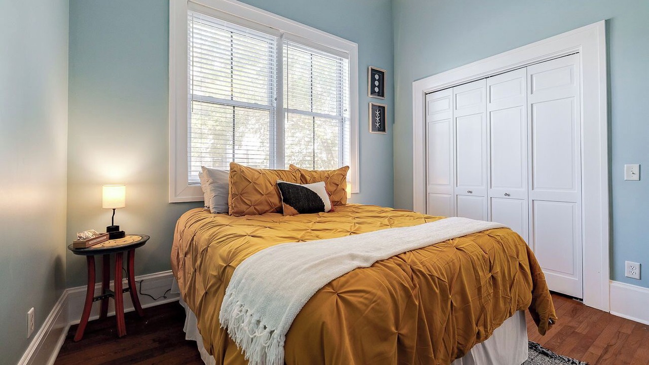 Photo of Bedroom in Metropolitan
