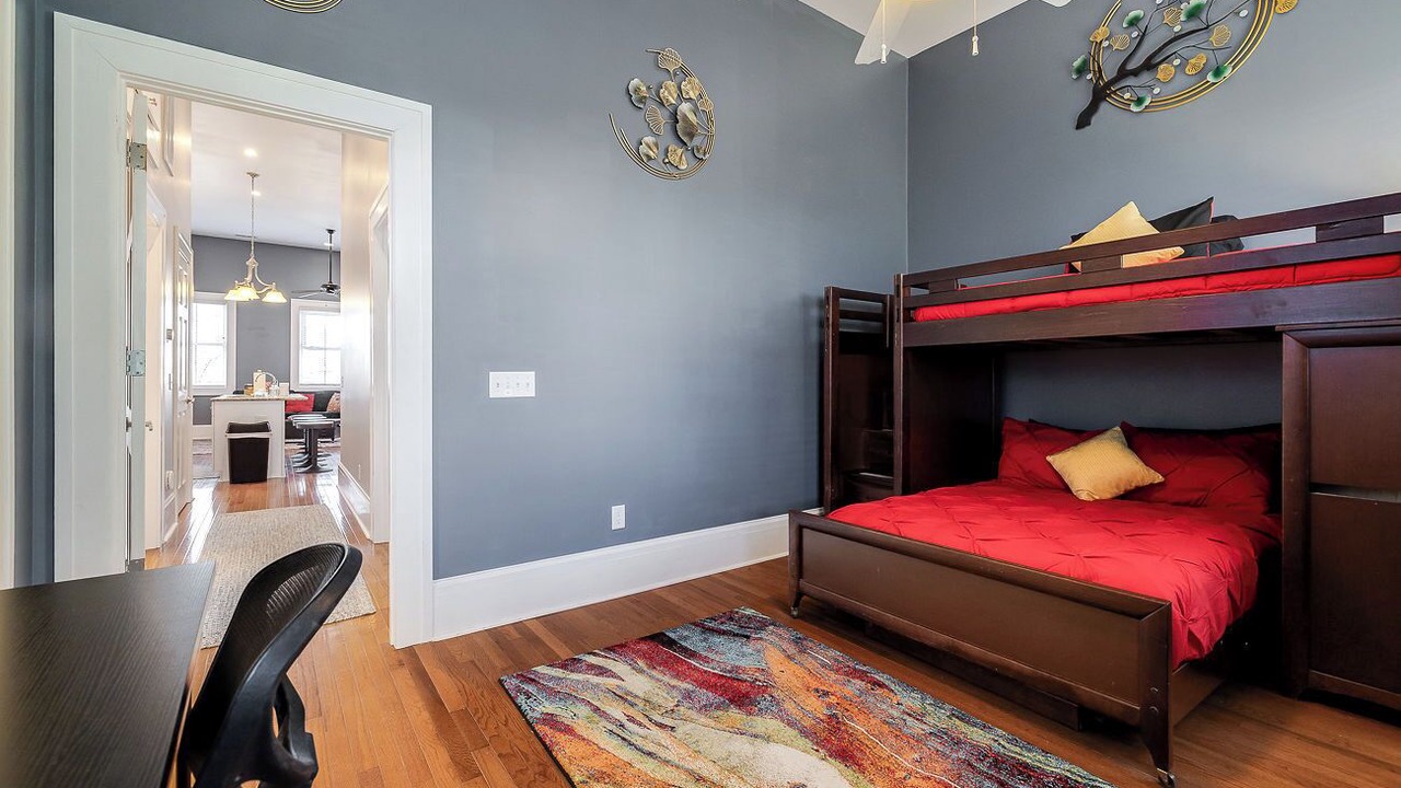 Photo of Bedroom in Metropolitan