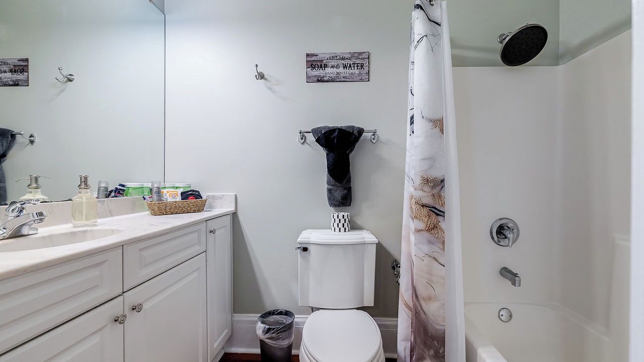 Photo of Bathroom in Metropolitan