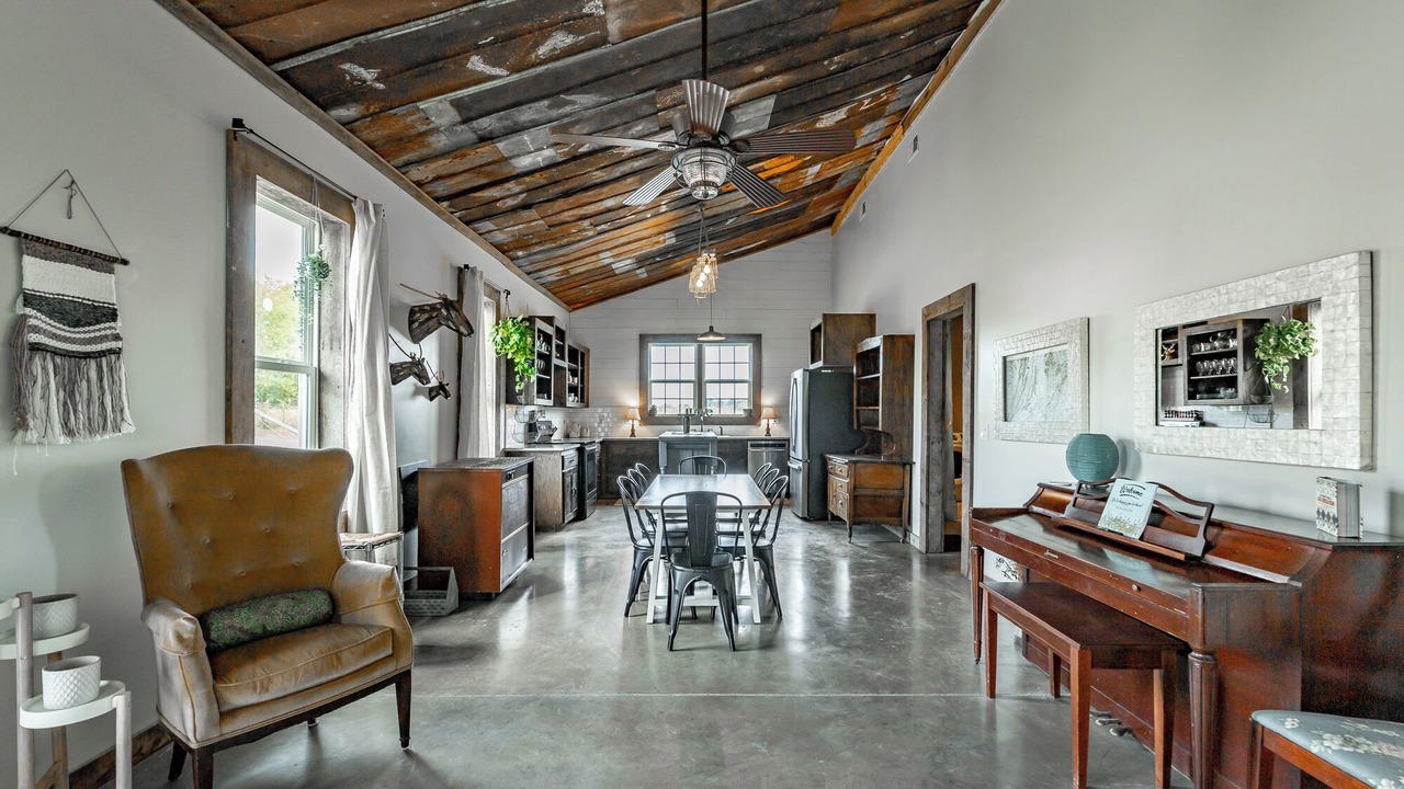 Photo of Livingroom in Chickamauga