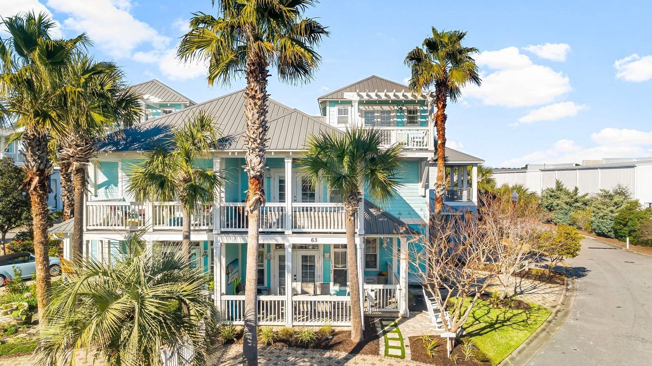 Photo of Outdoor in Emerald Waters Village
