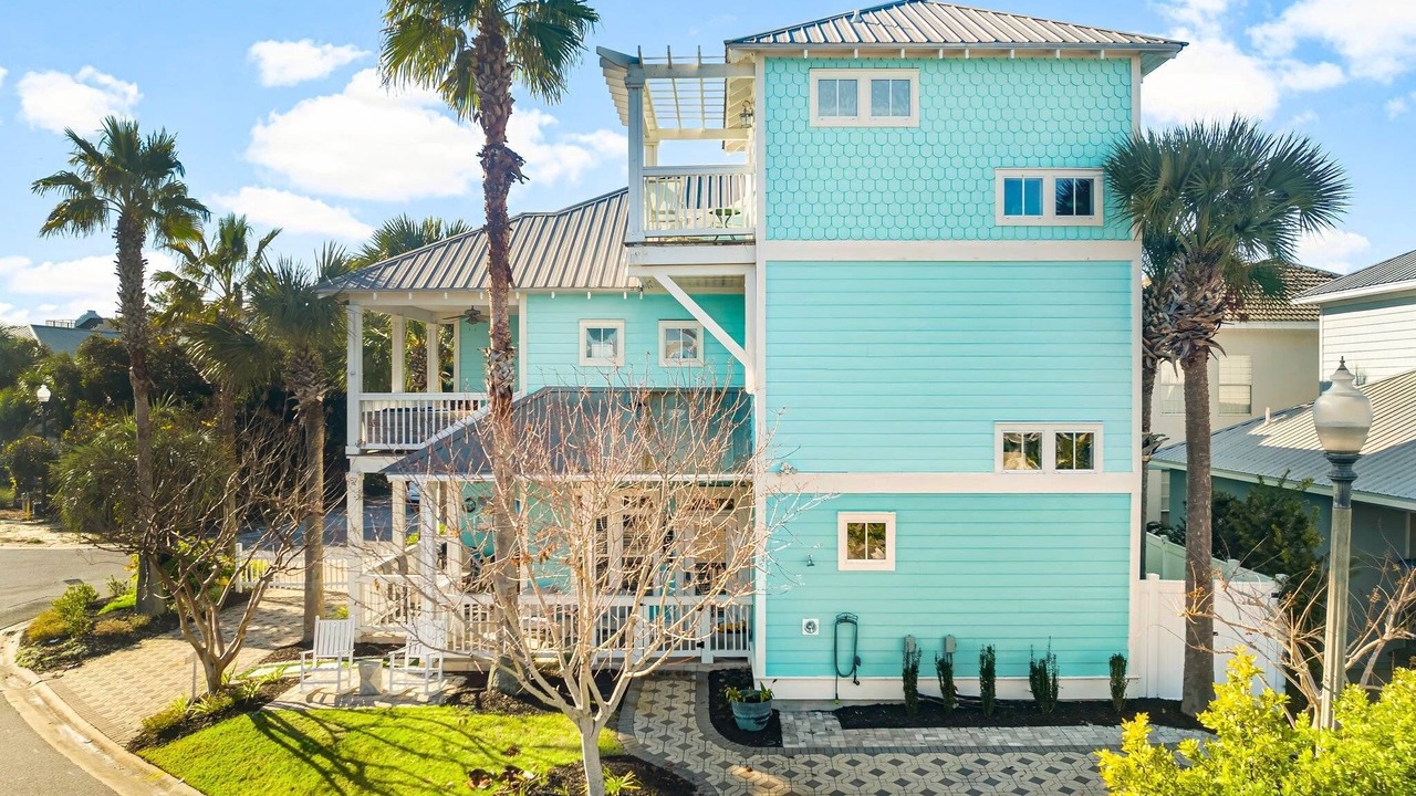 Photo of Outdoor in Emerald Waters Village