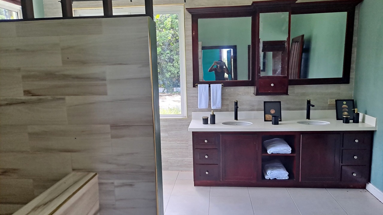 Photo of Bathroom in Albion