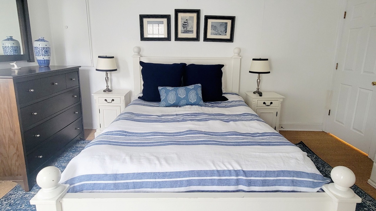 Photo of Bedroom in Country Club Estates