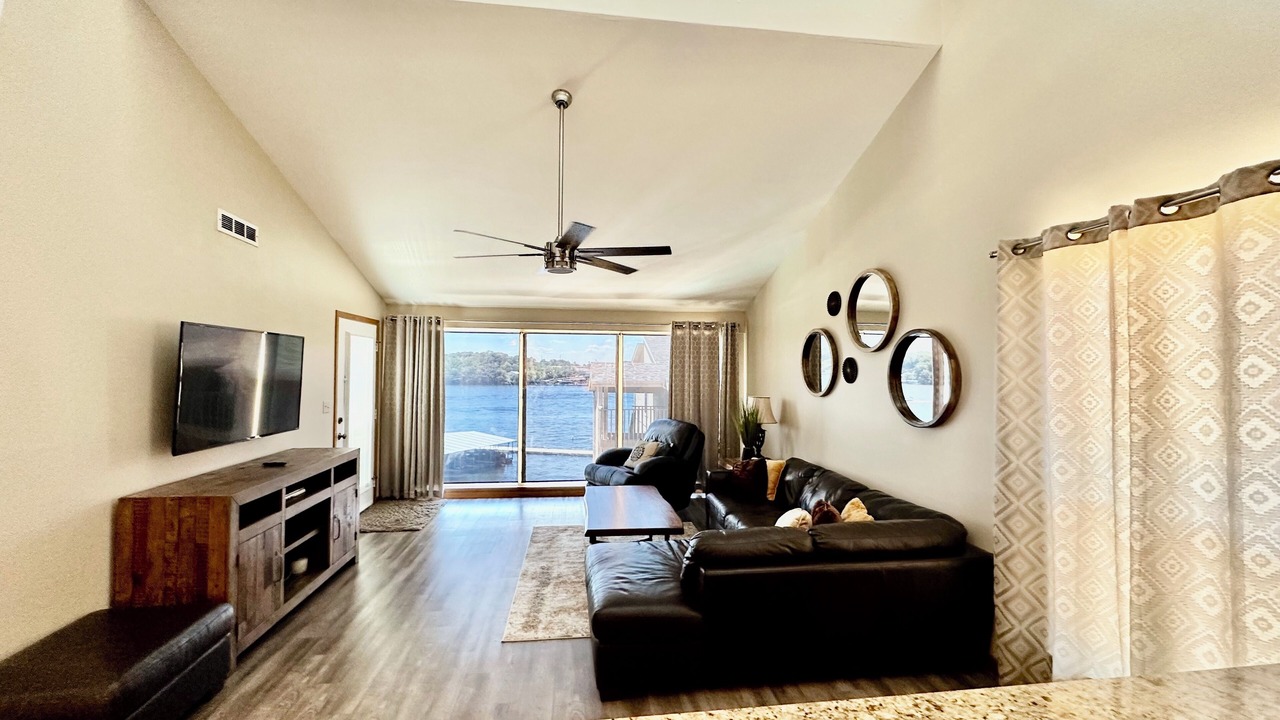 Photo of Livingroom in Osage Beach