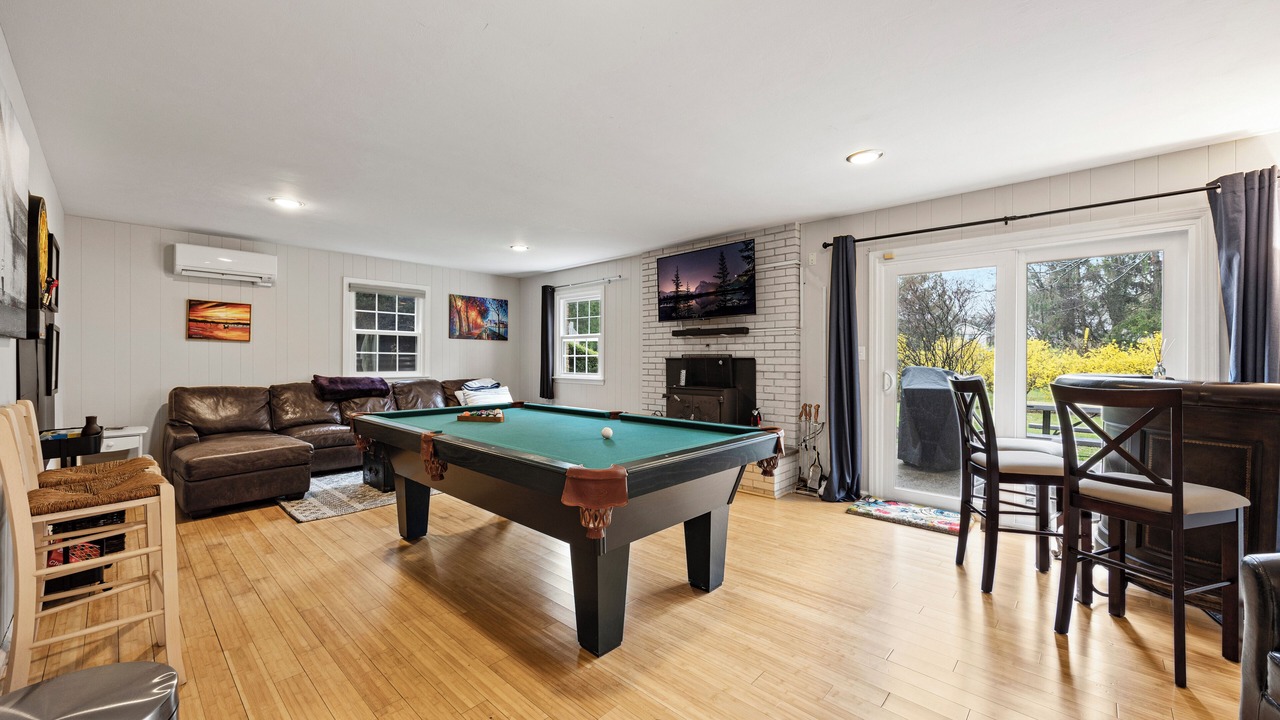 Photo of Livingroom in State College