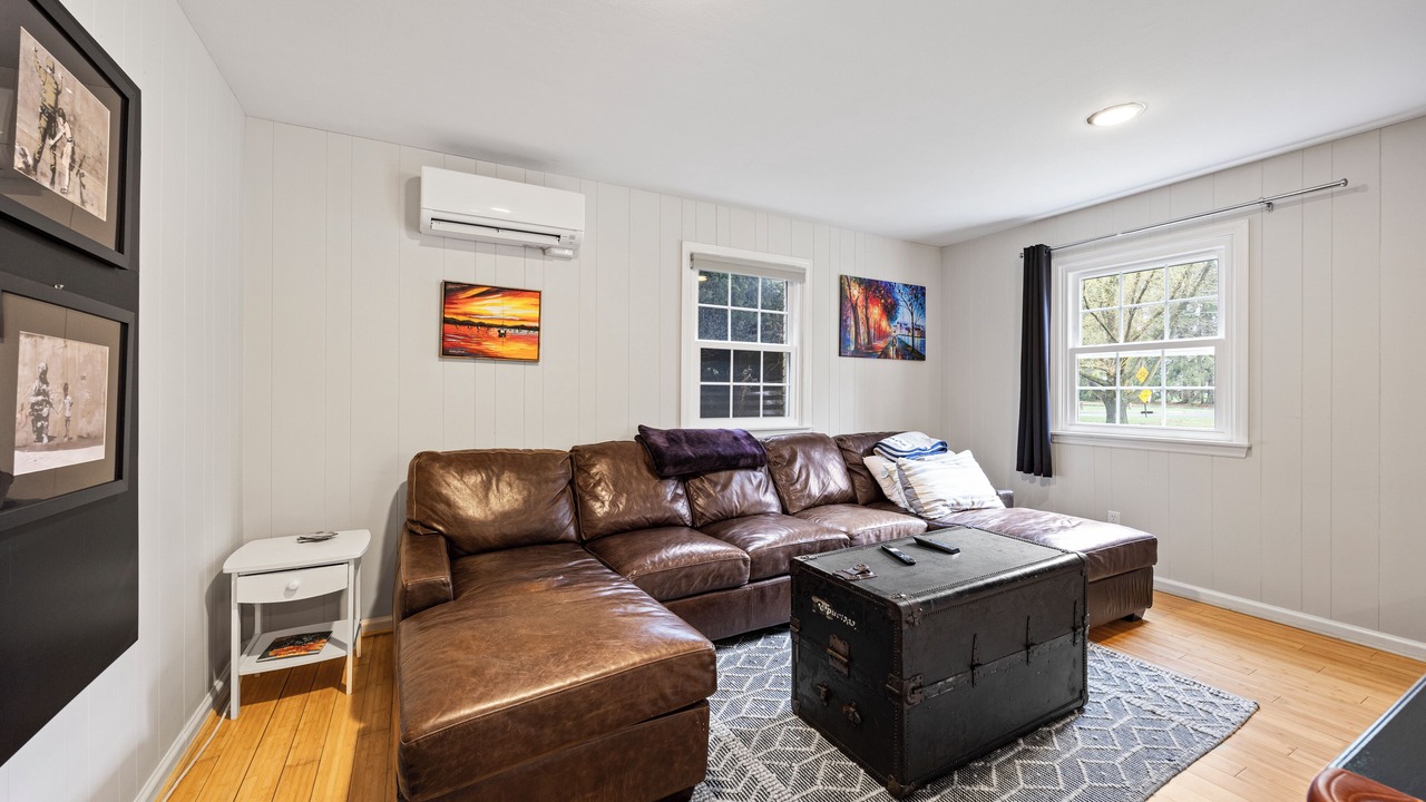 Photo of Livingroom in State College