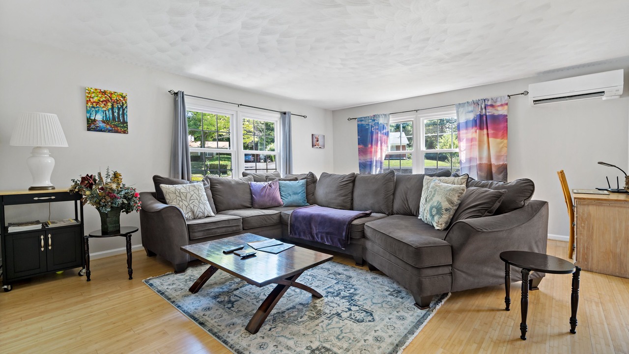 Photo of Livingroom in State College