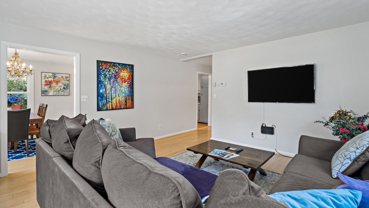 Photo of Livingroom in State College