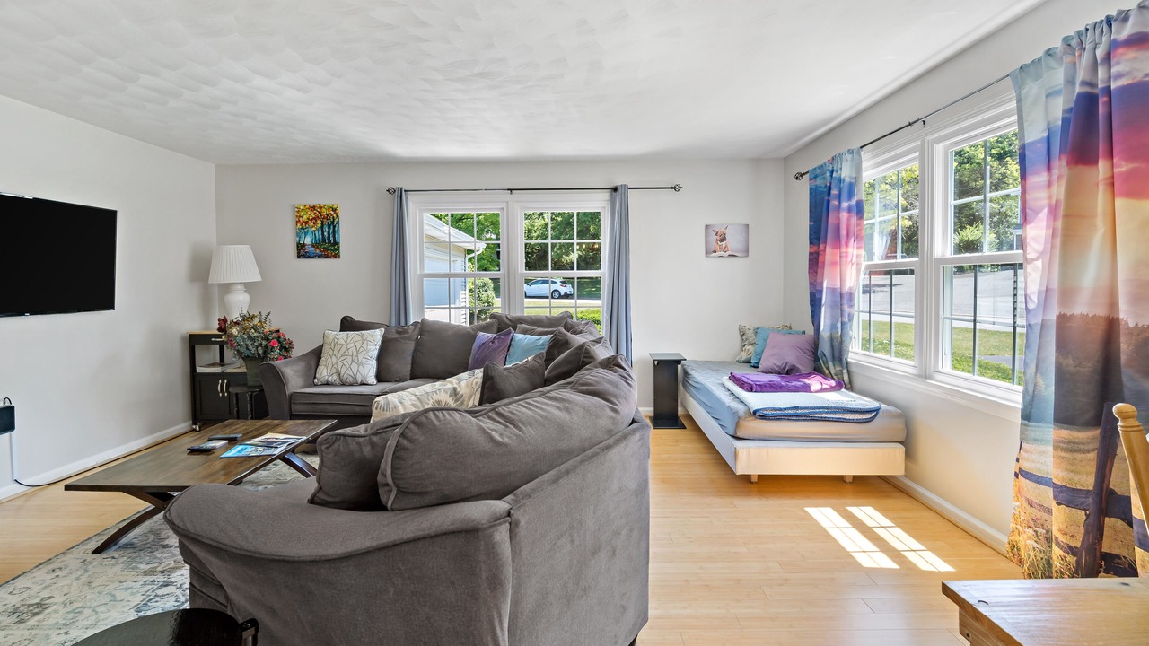 Photo of Livingroom in State College