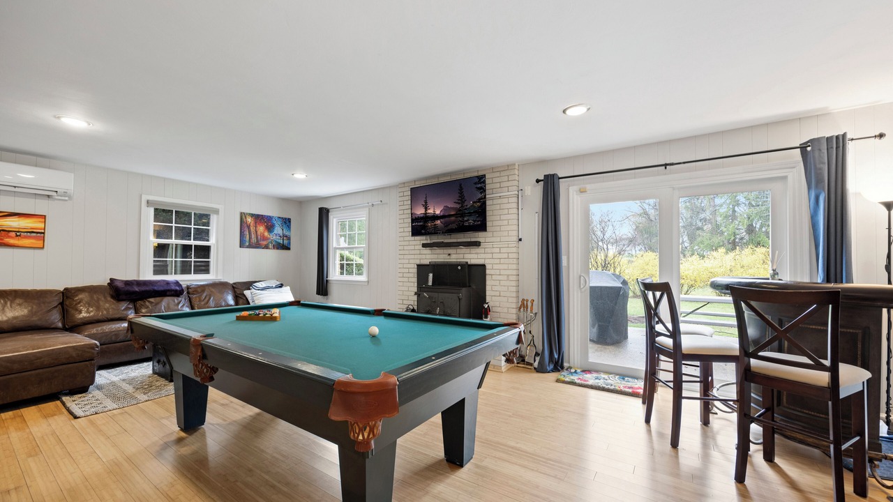 Photo of Livingroom in State College