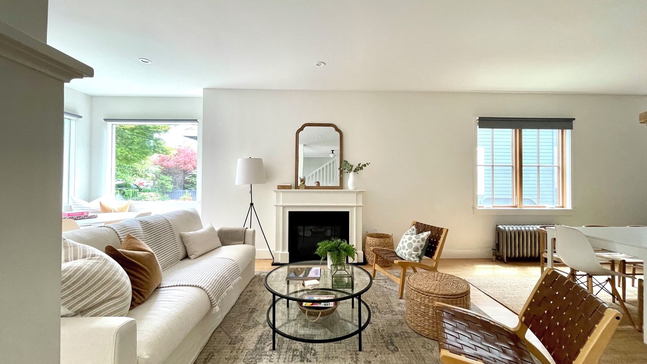 Photo of Livingroom in West Queen Anne