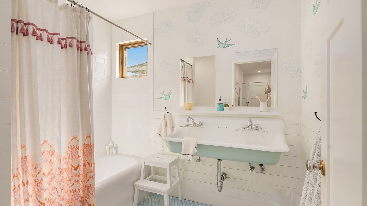 Photo of Bathroom in West Queen Anne