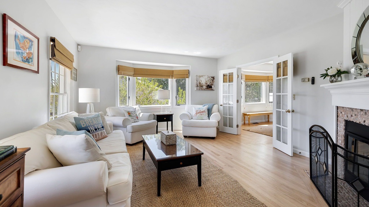 Photo of Livingroom in Popponesset