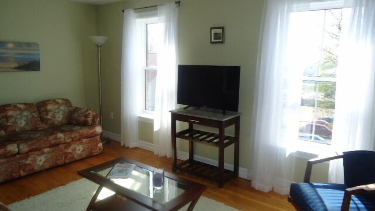 Photo of Livingroom in Queens Square