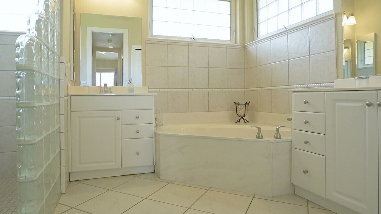Photo of Bathroom in Pelican