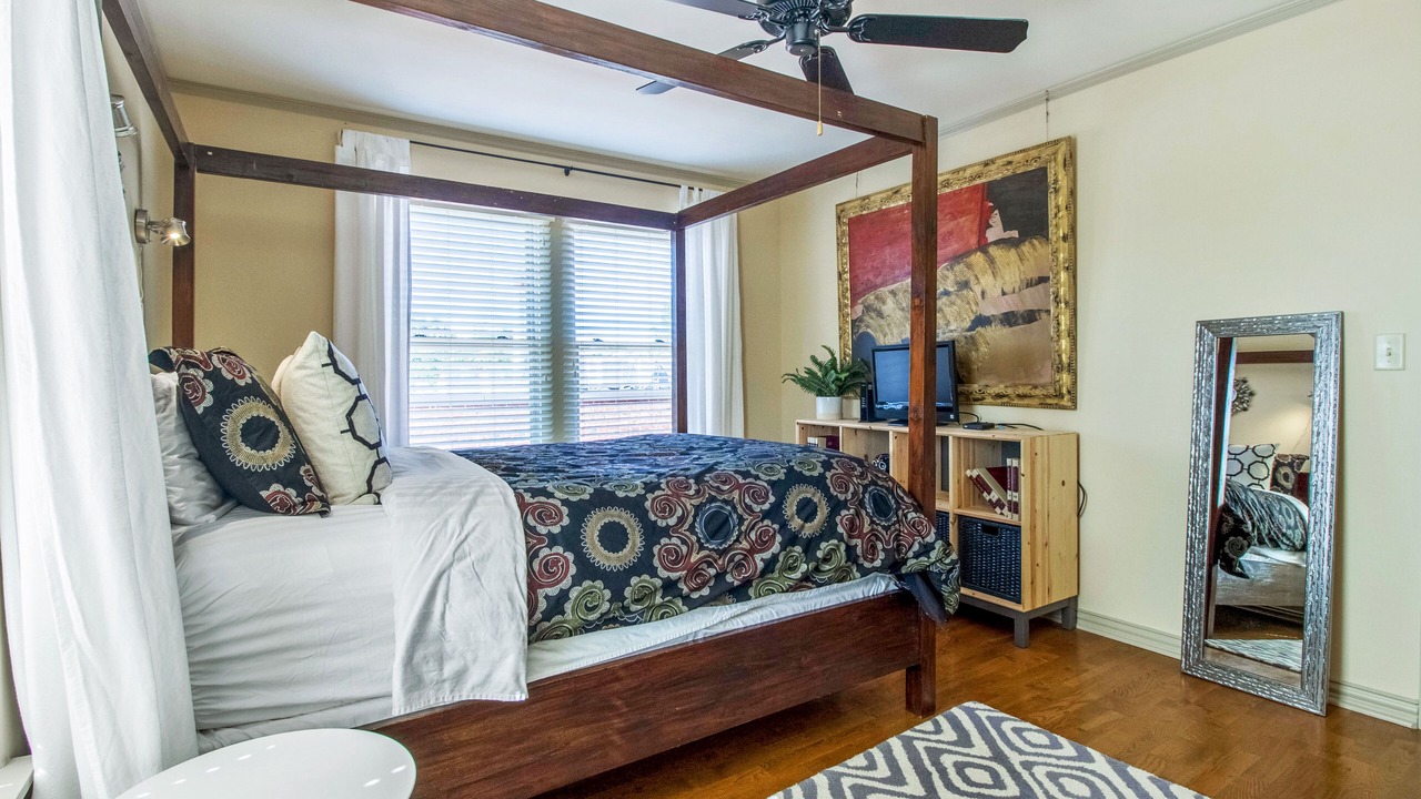 Photo of Bedroom in Midtown