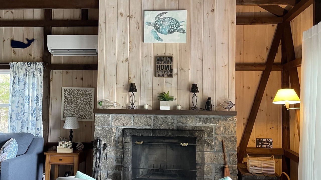 Photo of Livingroom in Hall Quarry