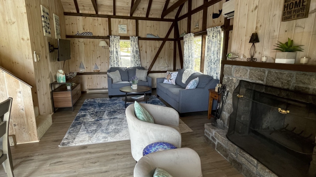 Photo of Livingroom in Hall Quarry
