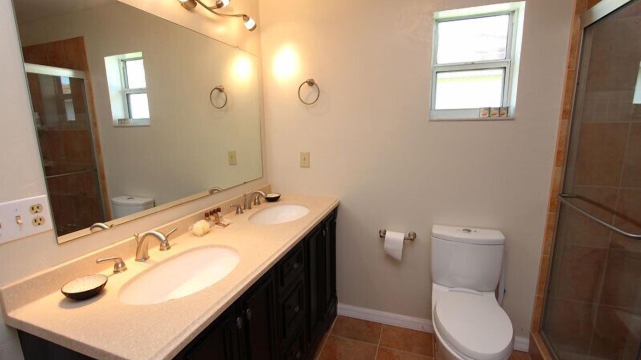 Photo of Bathroom in Pelican