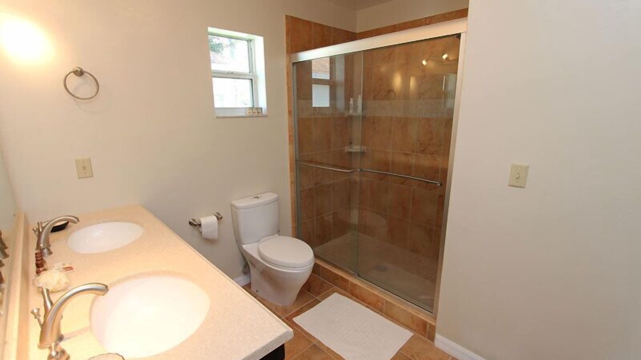 Photo of Bathroom in Pelican