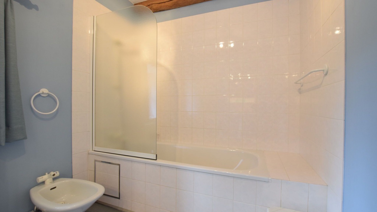 Photo of Bathroom in Weris