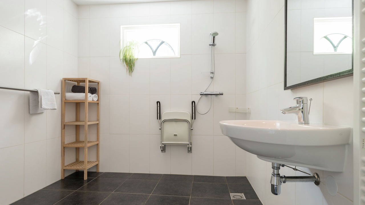 Photo of Bathroom in Neck