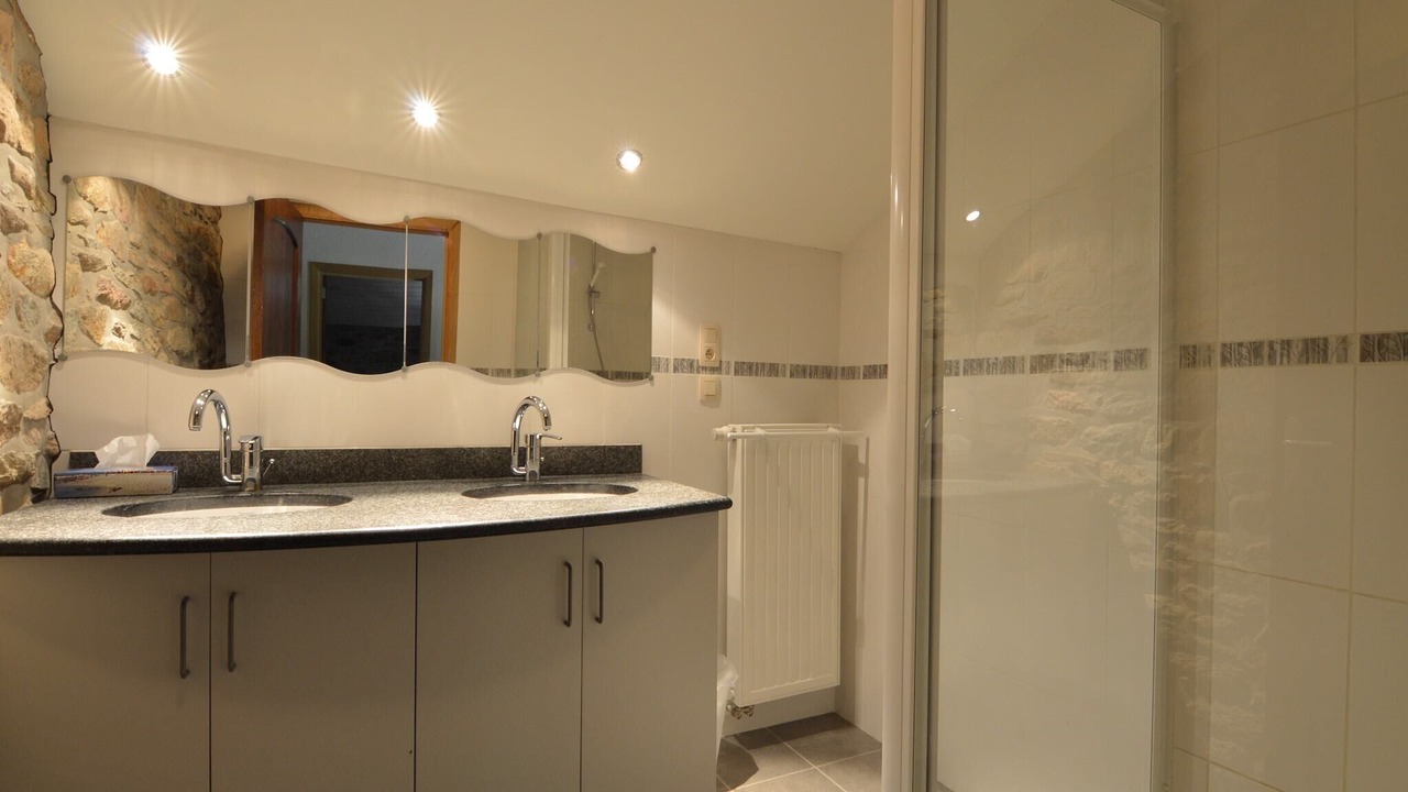 Photo of Bathroom in Commanster