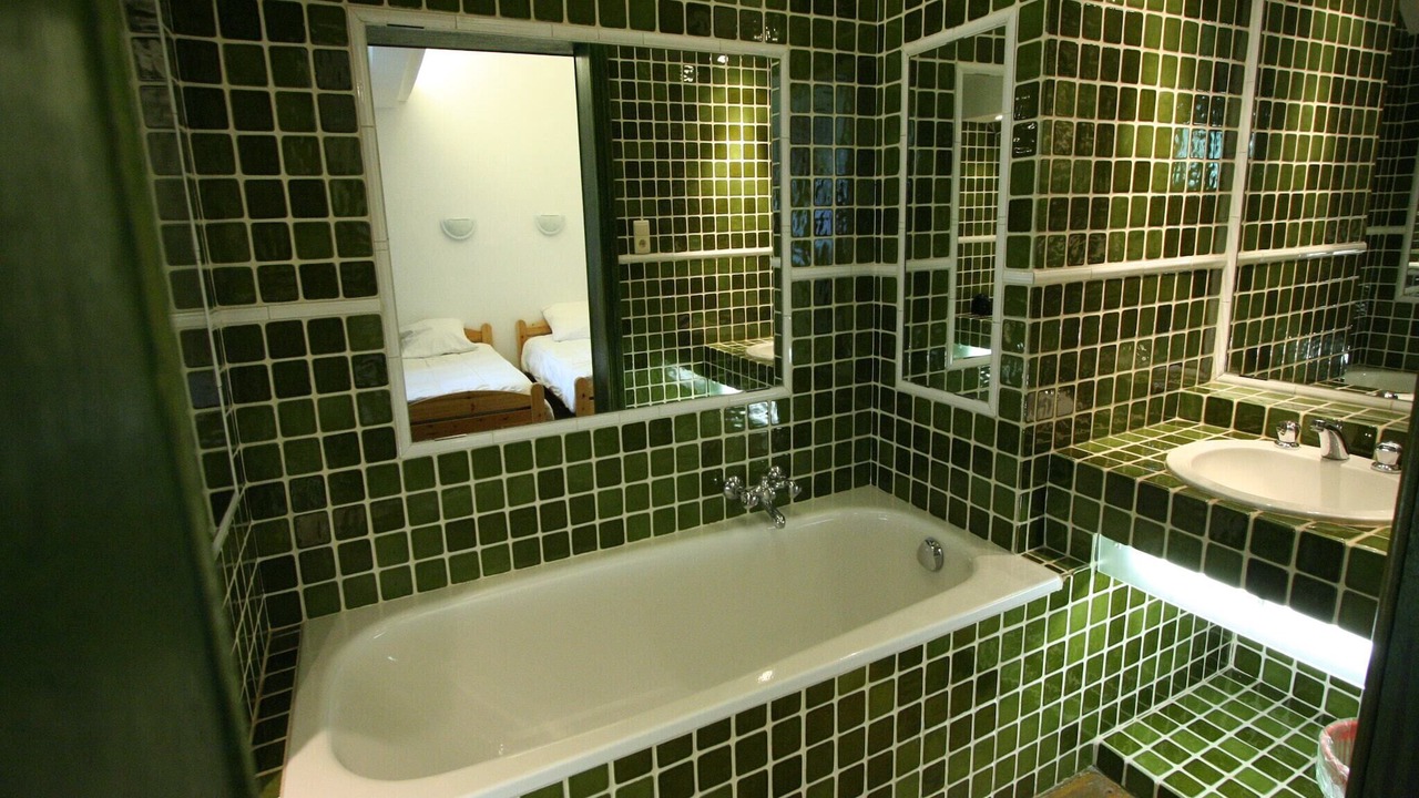 Photo of Bathroom in Ouffet