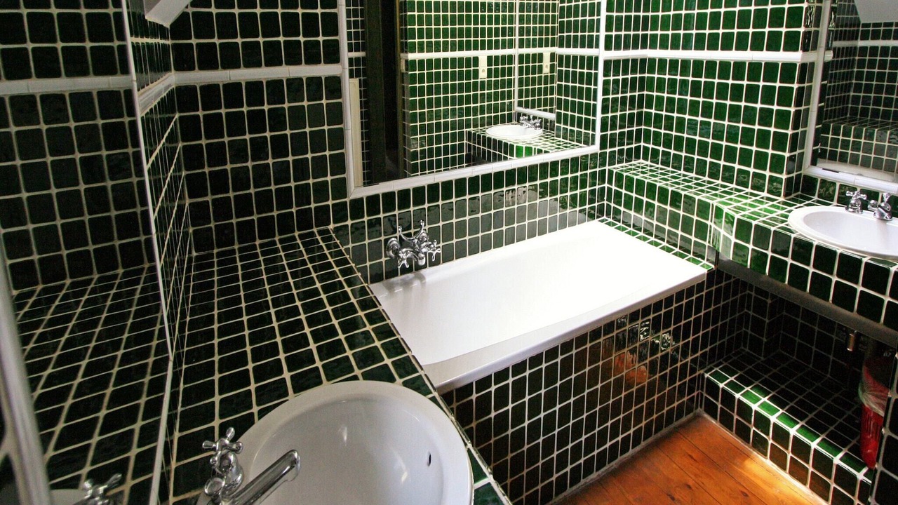Photo of Bathroom in Ouffet