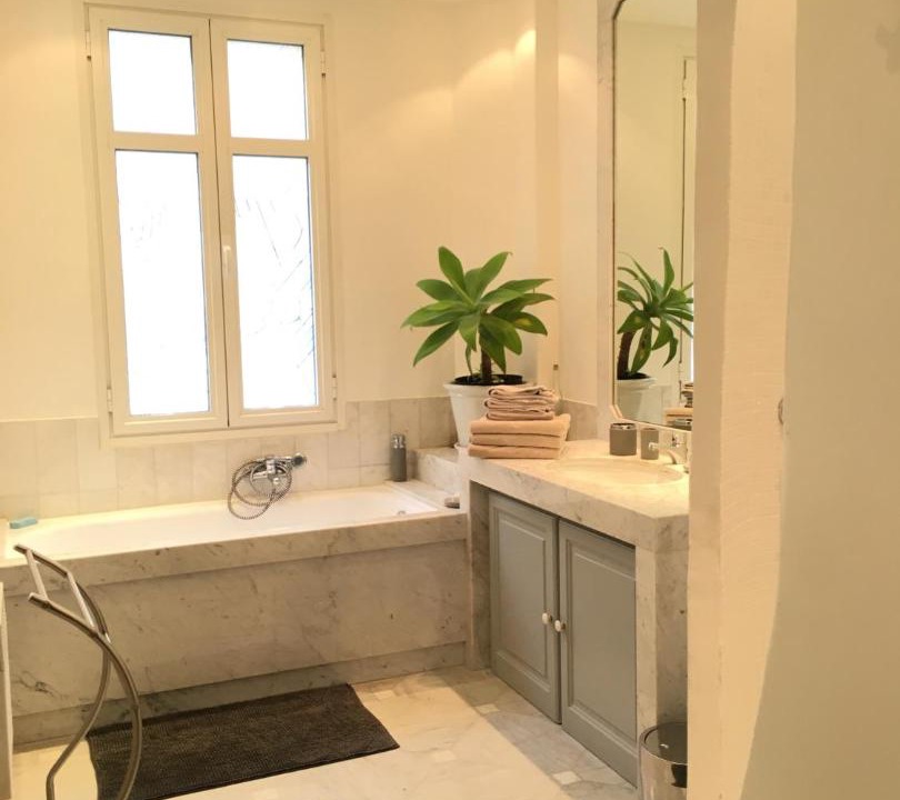 Photo of Bathroom in Musicians Quarter