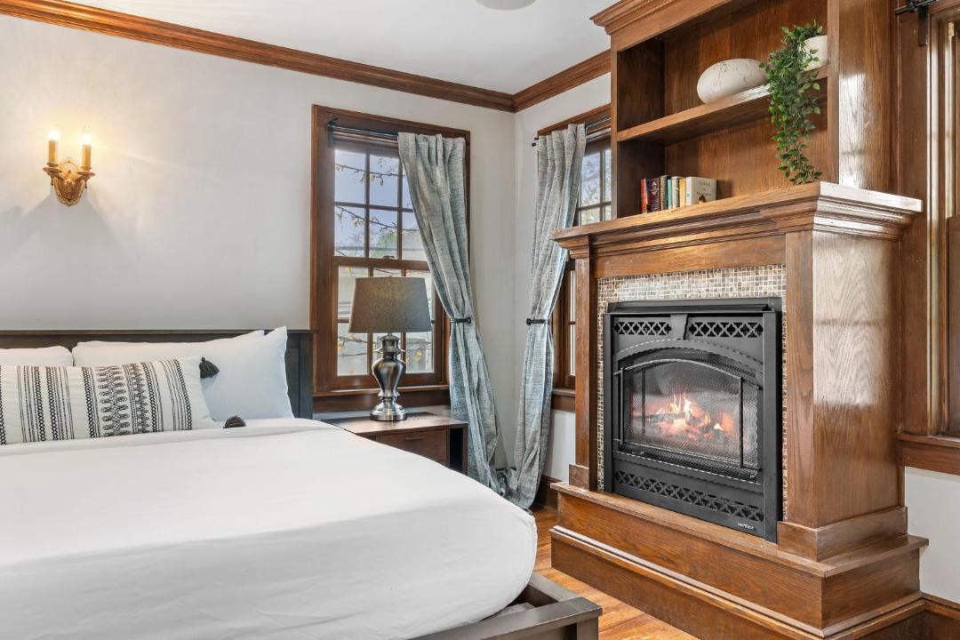 Photo of Bedroom in Linden Hills