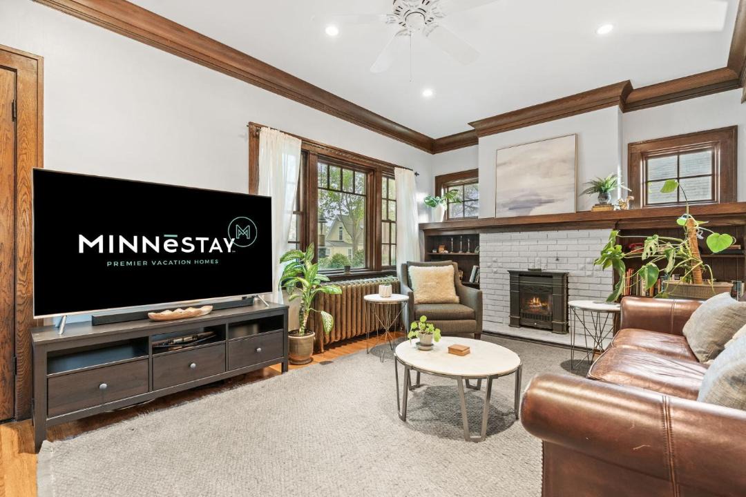 Photo of Livingroom in Linden Hills