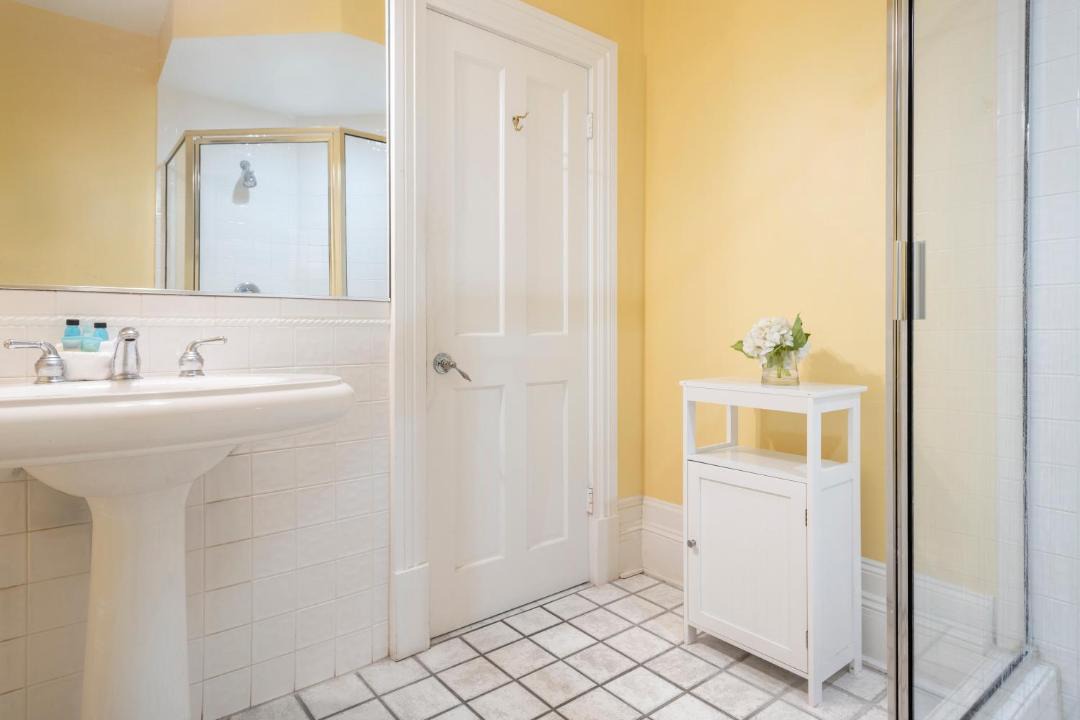 Photo of Bathroom in Truman Annex
