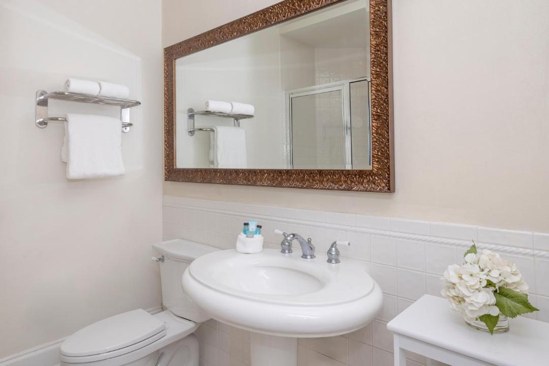 Photo of Bathroom in Truman Annex