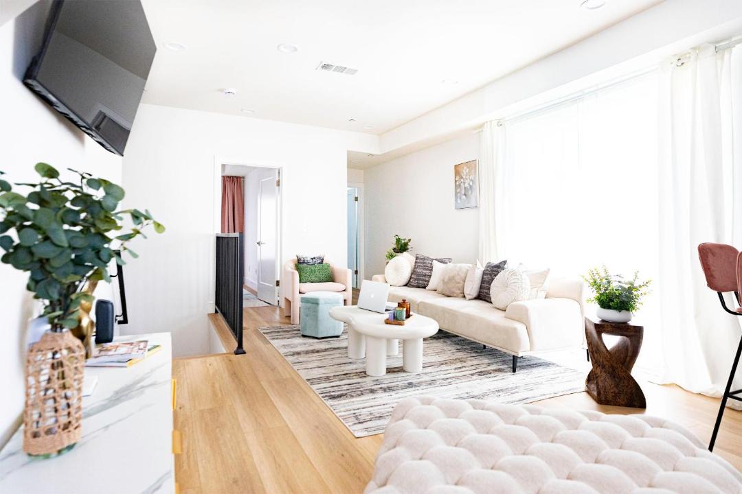 Photo of Livingroom in Mid City