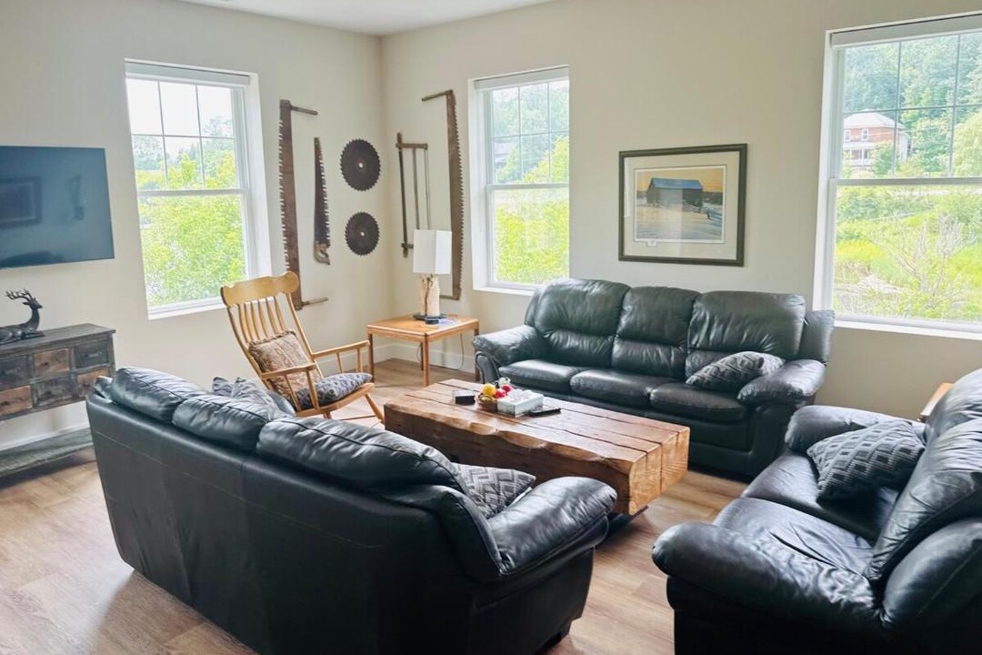 Photo of Livingroom in Burk's Falls