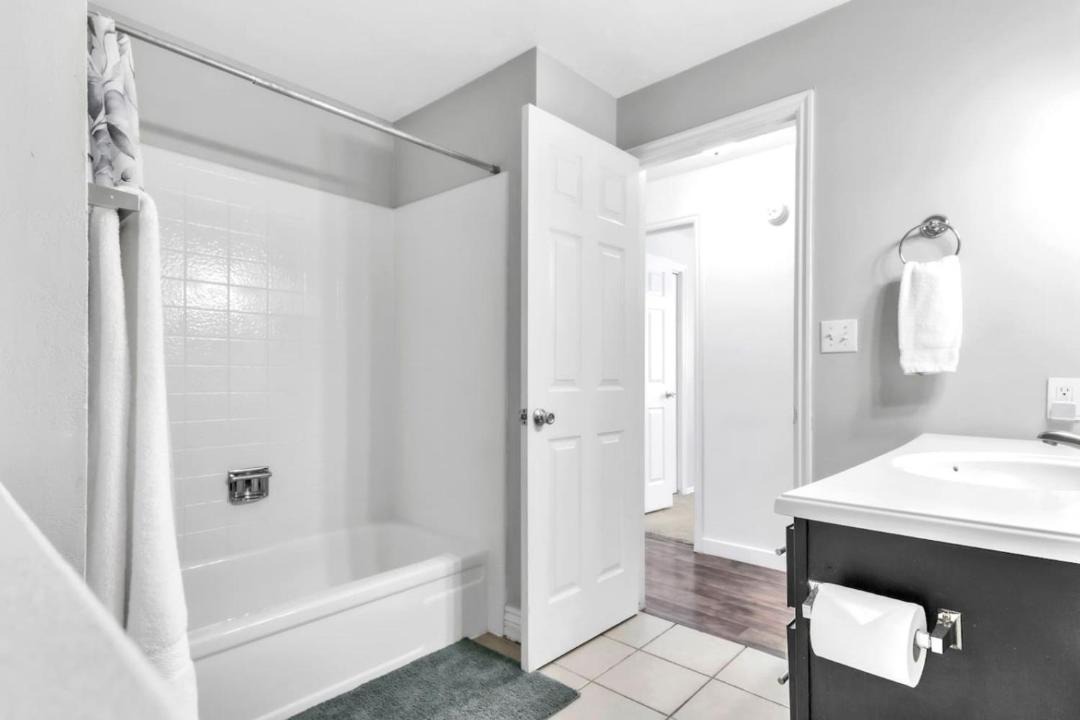 Photo of Bathroom in Lakeview