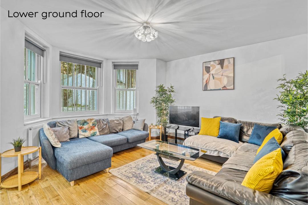 Photo of Livingroom in Earl's Court
