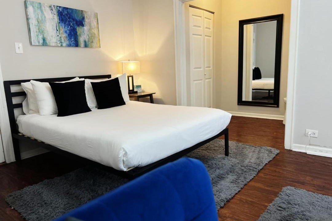 Photo of Bedroom in Rogers Park