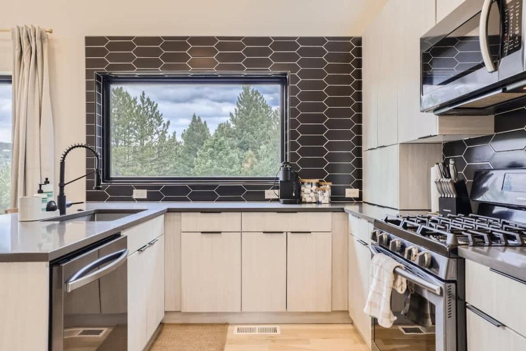 Photo of Kitchen in Evergreen Meadows