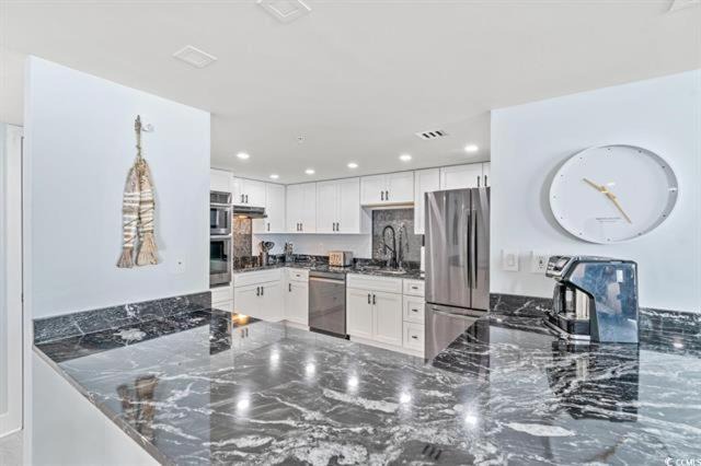Photo of Kitchen in Arcadian Shores
