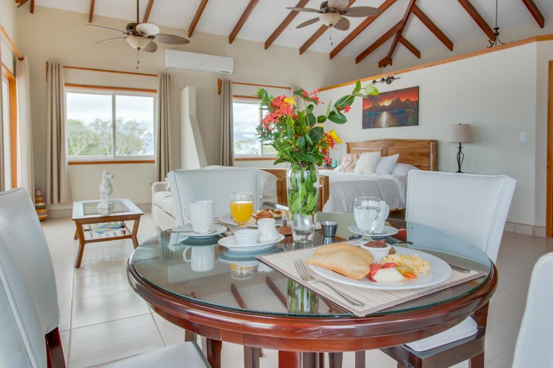 Photo of Livingroom in Thatch Caye