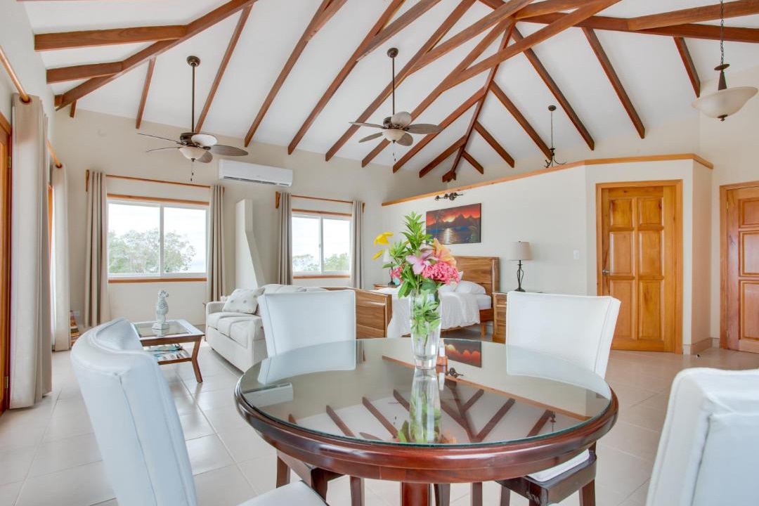 Photo of Livingroom in Thatch Caye