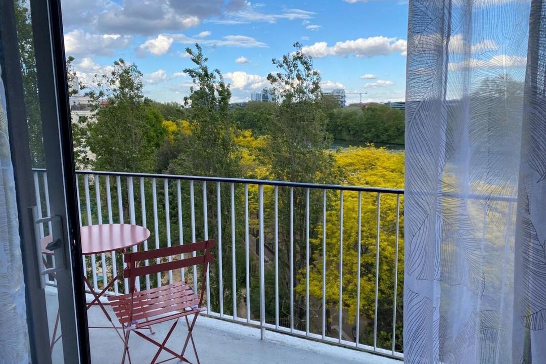 Photo of Patio Balcony in Republique–Point-du-Jour