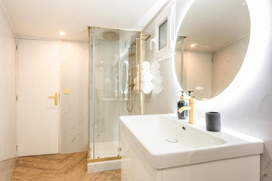 Photo of Bathroom in Pere Lachaise