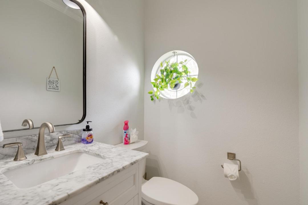 Photo of Bathroom in Wimbledon Falls